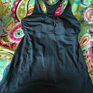 black lululemon tank top